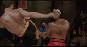 Jean claude van damme conversando con rob kaman, campeón de kickboxing y muay thai, que ha trabajado en varios filmes del actor nativo de bruselas. Gif Jean Claude Van Damme Animated Gif On Gifer By Thetalace