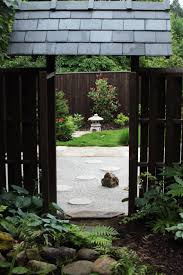 In A Recent Episode Of Big Dreams Small Spaces On Bbc 2 Monty Don Helped Ant Grimley And Jake Xu Japanese Garden Japanese Garden Design Small Japanese Garden