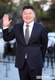 강호동(1970년 7월 14일(음력 6월 11일) ~ )은 대한민국의 전 씨름 선수이자 mc이다. Eí¬í†  ê°•í˜¸ë™ ë°˜ê°€ìš´ ë¯¸ì†Œ Sbsì—°ì˜ˆë‰´ìŠ¤