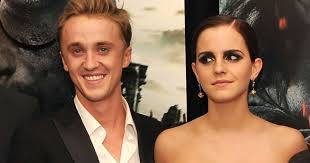 Emma watson has purposely kept her love life out of the public eye for years, but in may 2021, the daily mail reported that watson was rumored to be engaged to leo robinton, her boyfriend of over. Emma Watson Tom Felton Fans Komplett Ausser Sich Datet Sie Draco Malfoy Darsteller Tom Felton Bunte De