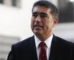 Desbordes tuvo la habilidad para quedar del lado de la propuesta más popular de los últimos tiempos, sin romper con el gobierno que se oponía. Presidente De Rn Mario Desbordes Se Disculpo Con Diputada Carmen Hertz Tiene Derecho A Querellarse Contra Diputada Fanatica Pinochetista Camila Flores