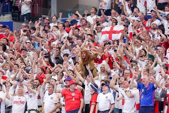 GANÓ INGLATERRA! 🏴󠁧󠁢󠁥󠁮󠁧󠁿 Inglaterra superó 3-2 a México en el Estadio Ciudad de México #FutbolRPC 📸 @england