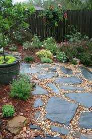 Amazing Diy Slate Patio Design And Ideas 37 Stone Garden Paths Rock Garden Landscaping Garden Stones