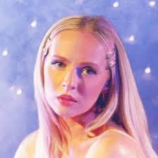 Madilyn Bailey's Instagram, Twitter & Facebook