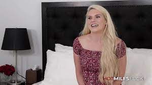 Hot Milfs Fuck - Blonde Sydny Davis Fills & Pleases Both Holes! -  XVIDEOS.COM