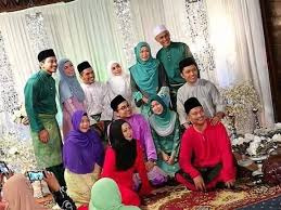 Demi menutup malu, mia sanggup berkahwin dengan khuzairi yang selama ini dia beranggapan lelaki itu mamat kampung dan berfikiran kolot.kerana kesombongan mia juga, dia. Pak Samad Buntat Nadia Drama 7 Hari Mencintaiku Arnamee Blogspot