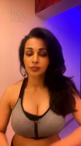 Flora Saini Take It Off Live - EPORNER