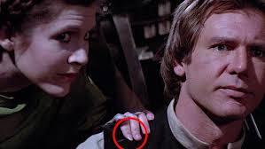 Pourquoi Leia a-t-elle un ongle vraiment long dans ROTJ ? : r/StarWars