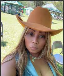 Be honest—do you think the Hat knew immediately, or did it take a second to  realize it had the wrong twin? 🕵️‍♂️