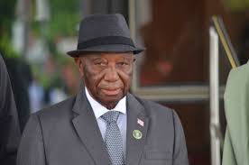 A weakened West Africa bloc asks Senegalese leader to try to convince  breakaway states to return