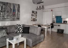 Skandinavische Wohn Esszimmer Einrichtung In Weiss Und Grau Amenagement Salon Salle A Manger Petit Espace Separation Cuisine Salon