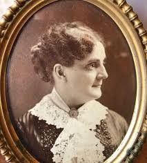 Who is the woman in the 1925 Covington Kentucky photo?