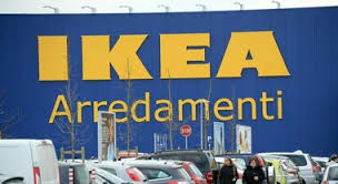 Un cambio di rotta inatteso, quello dei centri commerciali, che sta creando parecchi malumori tra gli addetti ai lavori: Centri Commerciali Chiusi Nel Weekend Ma Ikea Resta Aperta La Protesta Dei Dipendenti Chiudeteci Il Mattino It