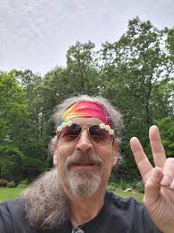 OK FRIENDS I'M 70 YEARS OLD AND IM STILL LAYING DOWN THE FUNK.JUST GONNA  STAY IN THE POCKET AND SMILE ALL NIGHT LONG 👍🇮🇹🇺🇸🔥