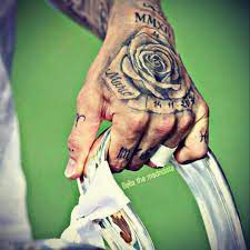 On ramos' other hand is 'rubio' which is a dedication to his wife pilar rubio, pictured here. Tattoo Uploaded By Ale3andros Ntoykai Sergio Ramos Rose Hand Tattoo 372413 Tattoodo