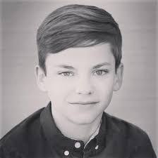 Elliot Weaver's Instagram, Twitter & Facebook