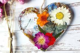 Cut the flowers down, then pat them dry. Resin Casting Tutorial Embedding Flowers In Resin