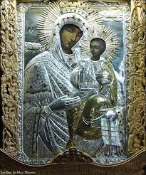 Deplasarile icoanei maicii domnului se transformau in adevarate sarbatori ale spiritului ortodox. Icoana Maicii Domnului Izvoratoare De Mir De La Manastirea Rarau Blog Mirela Èova