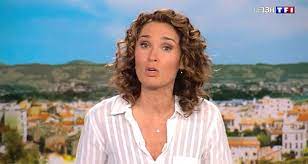 La journaliste qui anime ce jt depuis le 4 janvier 2021 a expliqué à la dépêche du midi que les premiers problèmes étaient apparus autour de 12 h 40. Jt 13h Marie Sophie Lacarrau S Ecroule M6 Parasite Tf1 Toutelatele