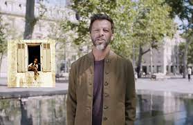 Il vient de dévoiler le premier titre baptisé les gens. Christophe Mae De Retour Avec Le Single Les Gens Syma News Votre Magazine D Actualite