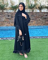 Repost Kam 227 Kam X Alsamha Boutique تعاون يجمعني مع المصممة الاماراتية لعبايات السمحة طبعا راح يكون في خصم لكم ي Abayas Fashion Fashion Abaya Fashion