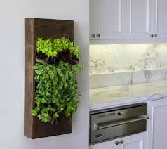 decoration murale pour la cuisine 26 idees archzine fr jardins verticaux interieurs jardiniere interieur jardiniere palette