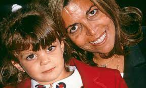 Athina onassis (24), enkelin des griechischen großreeders aristoteles onassis, will medien zufolge die familieninsel skorpios verkaufen.das rund 80 hektar große eiland im ionischen meer sei für etwa. Ich Wunschte Mama Ware Hier Um Mich Zu Sehen Gluckspost
