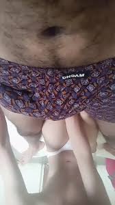 Transe rasiert sich unten und wäscht schwanz