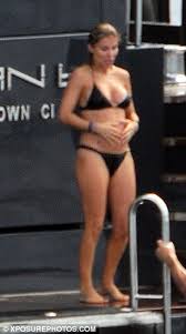 Chris Hemsworth S Wife Elsa Pataky Plummets Down A Steep Water Slide Just Hours After Announcing Pregnancy Daily Mail Online