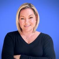 Mindy Lowe's Instagram, Twitter & Facebook