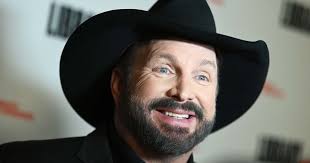 Garth Brooks 'getting blobbier by the day' amid looming court battle as  pals fear it will ruin his health