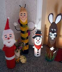 Baumstamm Bastelideen Hier Mal Ein Kleiner Teil Der Von Mir Hergestellten Baumstammfiguren Bastelideen Urlaub Handwerk Schneemann Basteln Holz