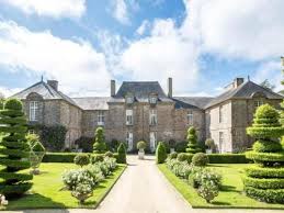 Chateau De La Ballue Bazouges La Perouse Ille Et Vilaine France Chateau France Mansions House Styles