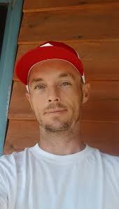 CAN SOMEONE MAKE ME LOOK LIKE A IDIOT ???