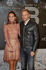 Ein gemeinsames gremium müsse aber auch ein inneres gleichgewicht haben und die unterschiedliche größe der beiden parteien wiedergeben. Franca Lehfeldt Place To B Berlinale Party 2019 Celebmafia