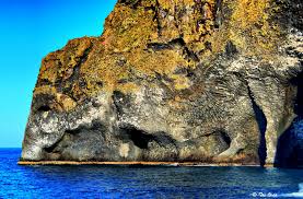 Apr 07, 2020 · elephant rock is a natural rock formation that is part of a group of islands called westman islands or vestmannaeyjar. Naturally Erupted Elephant Rock In Heimaey Iceland Unusual Places