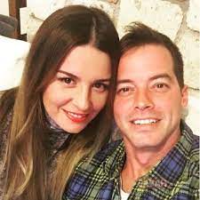 Yetenek sizsiniz ve survivor programlarının sunuculuğunu yapan alp kırşan eşi zeynep kırşan ve iki oğlu ile birlikte bodrum'a yerleşti. Alp Kirsan Bir Kez Daha Baba Oluyor Zeynep Dortkardesler Kirsan Hamile Son Dakika Magazin Haberleri