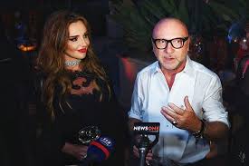 19 февраля совет национальной безопасности и обороны украины включил виктора медведчука и его жену оксану марченко в санкционный список, причиной назвали финансирование терроризма и расследование о поставках угля из самопровозглашенной. Oksana Marchenko I Medvedchuk Ustroili Roskoshnuyu Vecherinku V Italii Glavkom