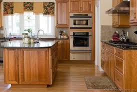 Kitchen Idea Of The Day Menu Kitchens Deep Fried Golden Brown Pretty Good Medium Wood Golden Brown Island Brown Kitchens Kitchen Pictures Kitchen Design