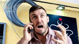 Commercianti furibondi: "Con i lavori per la fibra ci hanno rovinato  l'Epifania!"