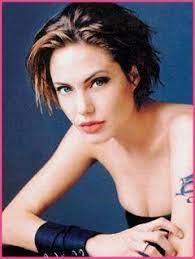 Una giovanissima angelina jolie, alle sue prime esperienze cinematografiche. Pin De Nicole Castner Em Hair Angelina Jolie Sem Maquiagem Cabelo De Angelina Jolie Angelina Jolie Fotos