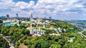 Este derivat din u (lângă) și substantivul slav krai (regat, ținut). Ukraina Terpilih Sebagai Negara Paling Seksi Di Dunia