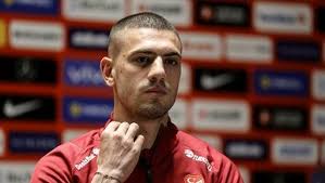 Fizik kapasitesi, mücadele gücü, iki ayağını da kullanabilme özellikleriyle sivrilen başarılı stoper, 20 yaşında a millî takım formasıyla tanıştı. Son Dakika Spor Haberi Merih Demiral Dan Itiraf A Milli Takim Daki En Unutamadigim An Fotomac
