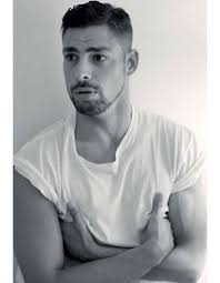 Coiffure homme cheveux court cotés dégradé court homme noir coiffure homme dégradé long dégradé cheveux court homme noir coupe homme tres court tendance coiffure homme degrade tres court coupe pour cheveux court homme coupe de cheveux homme rasé photo coiffure degrade. La Coiffure Homme Court Cote Long Dessus Est Une Mode Tres Appreciee Des Jeunes