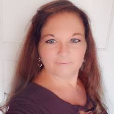 Lori Bench's Instagram, Twitter & Facebook