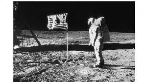Di era itu, baju luar angkasa yang berat membatasi kiprah penelitian. 50 Tahun Misi Apollo 11 Detik Detik Pendaratan Neil Armstrong Dan Edwin Aldrin Di Bulan Tribun Jogja