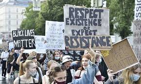 Die zunächst ohne zwischenfälle verlaufende demo am ring wurde beim stubentor von einer sitzblockade durch gegendemonstranten gestoppt. Erneut Tausende Bei Demo In Wien Neue Vorarlberger Tageszeitung