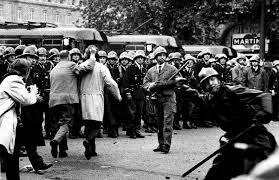 Mais il etait pas mort lui? Mai Et Juin 1968 Un Cahier Photographique