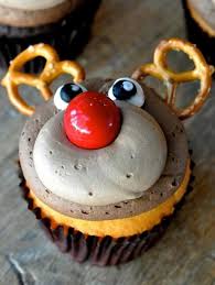 9 Great Ideas For Your Christmas Table Or A Cold New Year S Eve Buffet Christmas Cupcakes Recipes Christmas Baking Reindeer Cupcakes