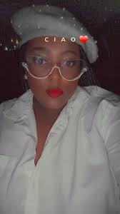 Hey I'm Kayla I'm 19 how r you?